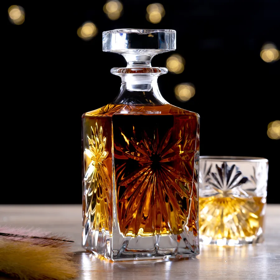 Rcr Oasis Viski Qrafini 860 ml